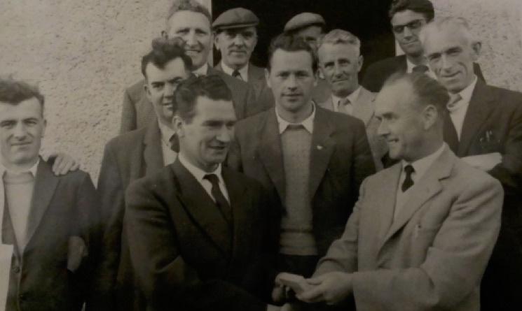 0037 : Golf Social Outing Left: Tom Dooley, Harry Knight, PJ Twomey. Gerry Normoyle in the centre Back: Ned Kenny, Barry McEnery, Jim Sullivan, Seamus Normoyle, Liam Higgins, Bobby Cussen, and Tim Murphy.