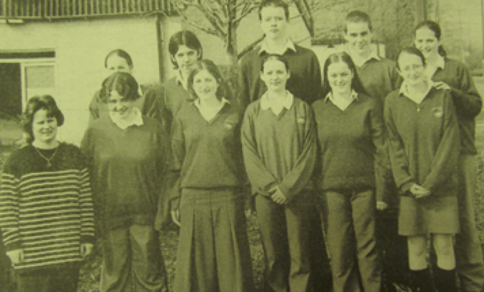 0165 : Students from Gaelcholáiste Uí Chonbá – the whole class received As in the Junior Cert Irish paper pictured with their teacher Siobháin Ní Chonchúir.