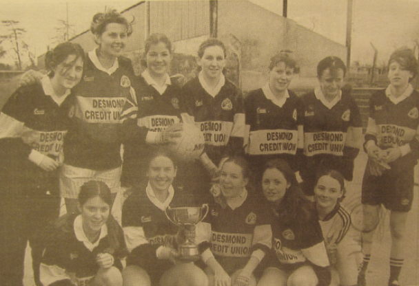 0173 : Gaelcholáiste Uí Chonbá, winners of the Colleges Ladies Football (VEC) County Championship, Sarah Ní Mhaolcatha, Sarah Ní Mhaoldomhnaigh, Meadhbh de Nais, Clár Ní Ghiolla Phádraig, Sorcha Ní Dhomhnaill, Aoife Ní Chaonnfhaola, Dyann Ní Chearbhúil, Íde Ní Dhomhnaill, Deirdre Ní Ghiolla Phádraig, Máire Ní Anglainn, Fiona Ní Fhathaigh agus Rona Ní Chonchúir.
