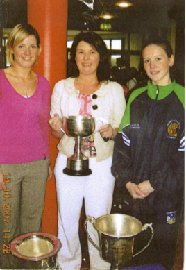 0175 : Maedhbh de Nais and Deirdre Ní Ghiolla Phádraig (Camogie) with teacher Eibhlís Ní Chríogáin.